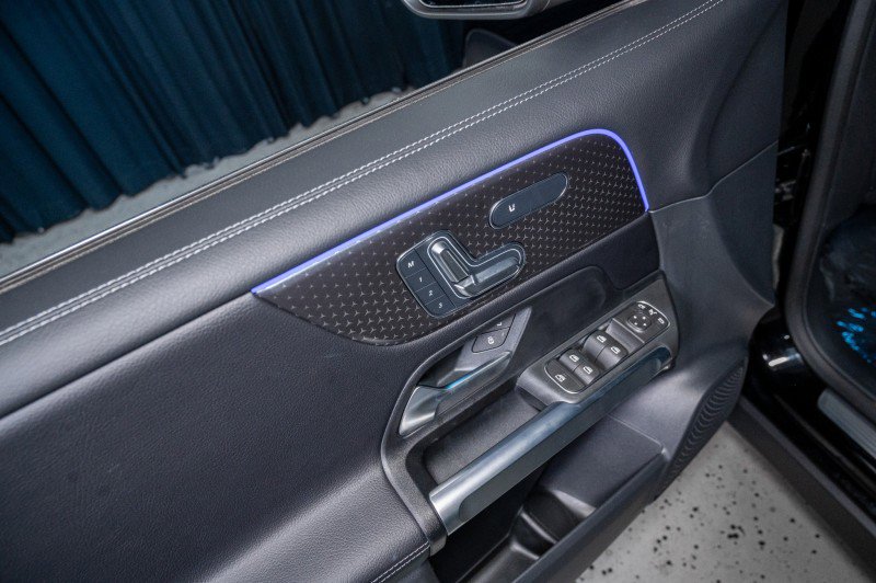 New 2025 Mercedes-Benz GLB 250 image 12