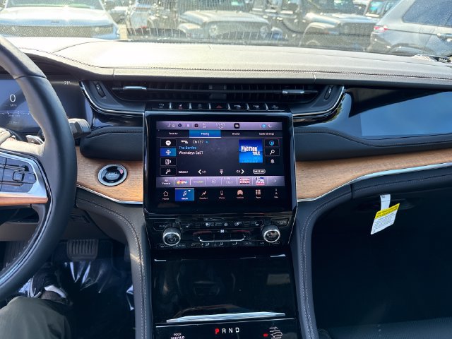 New 2025 Jeep Grand Cherokee Summit AWD/4WD image 21