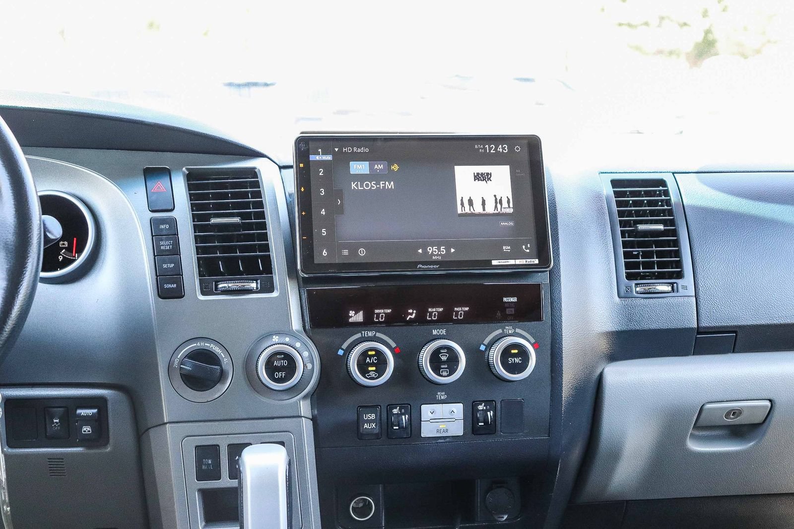 Used 2016 Toyota Sequoia Limited w/ Safety & Convenience Package AWD/4WD image 16