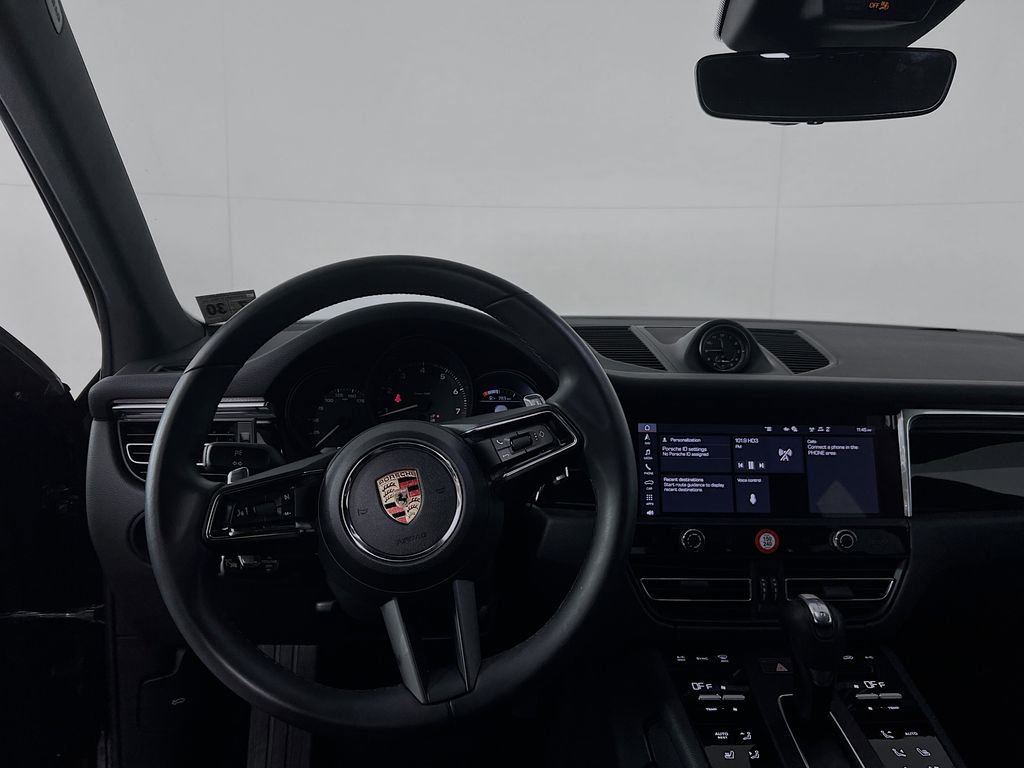 Certified 2025 Porsche Macan AWD/4WD image 25