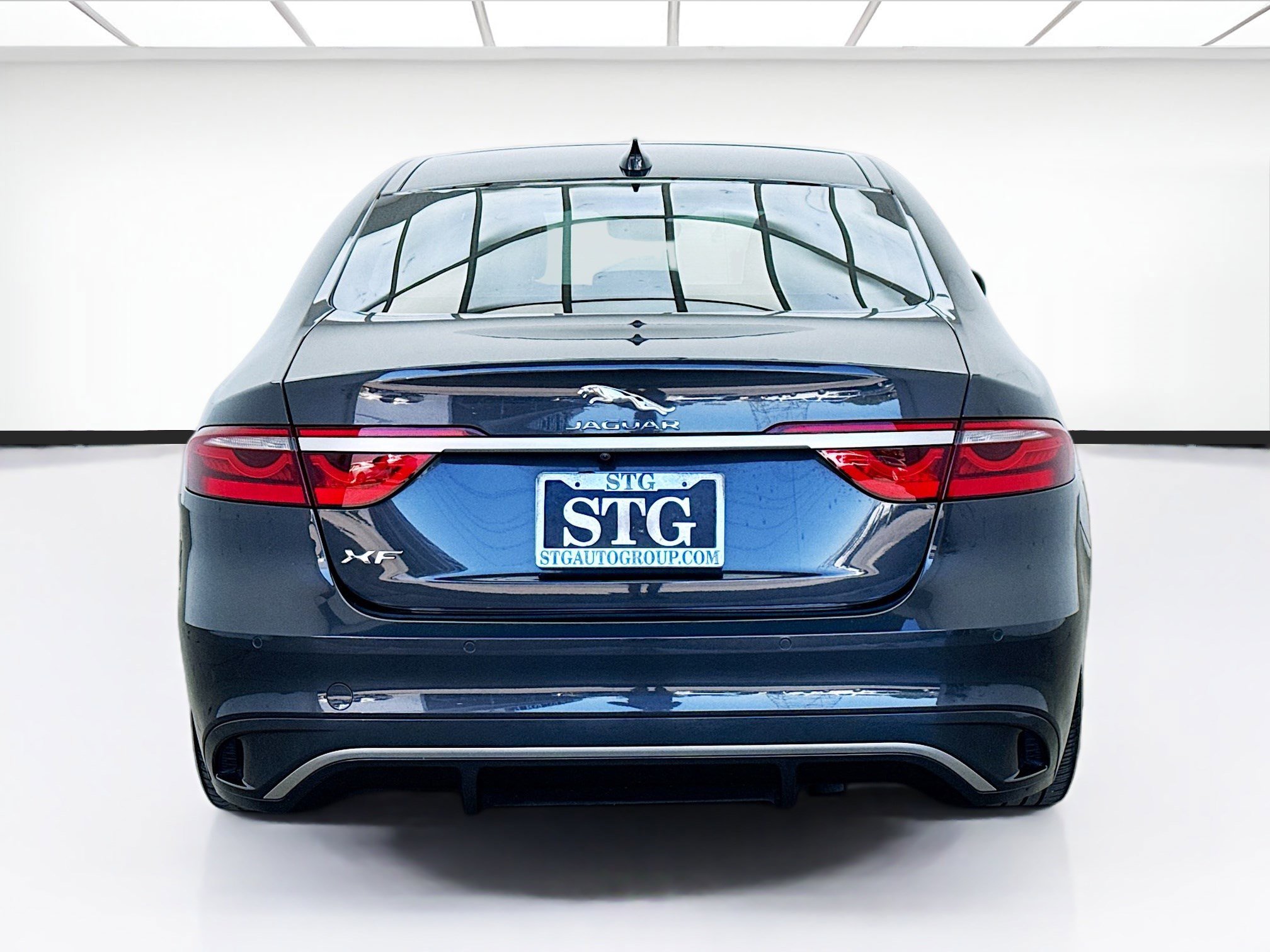 Used 2022 Jaguar XF SE image 5