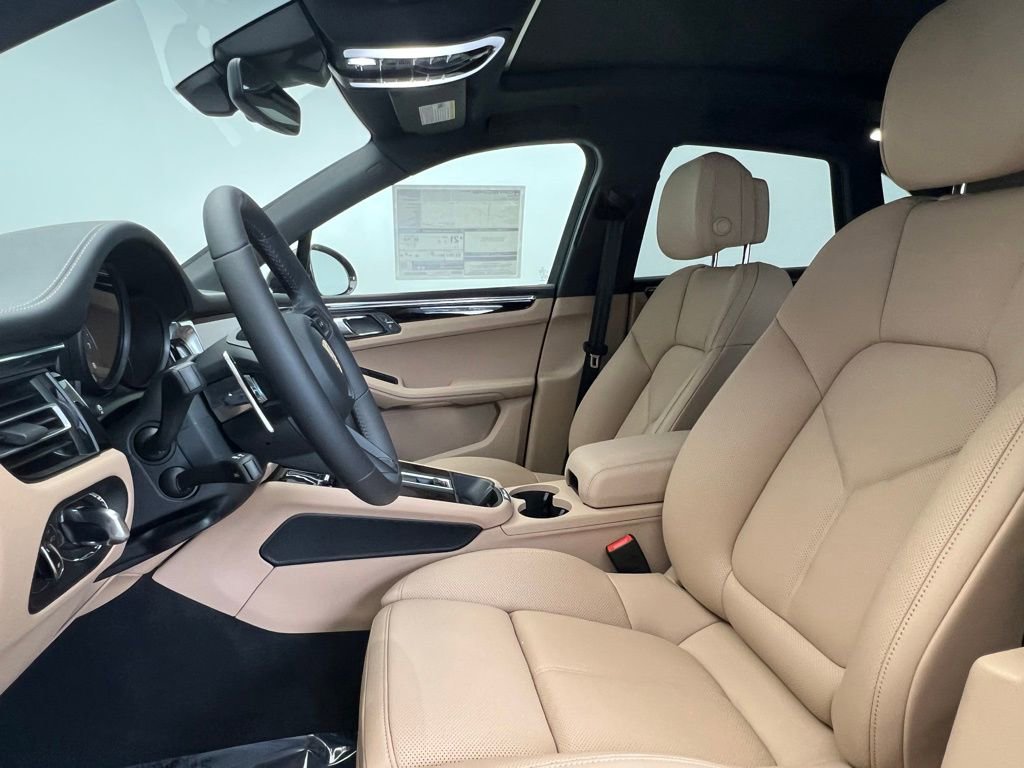 Used 2025 Porsche Macan image 5