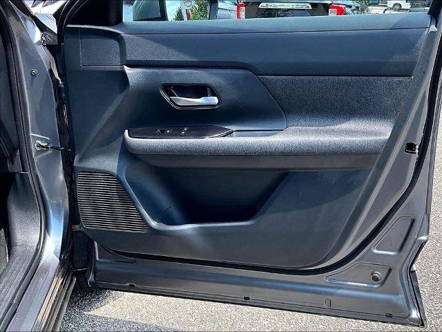 Certified 2025 Nissan Kicks SV AWD/4WD image 12