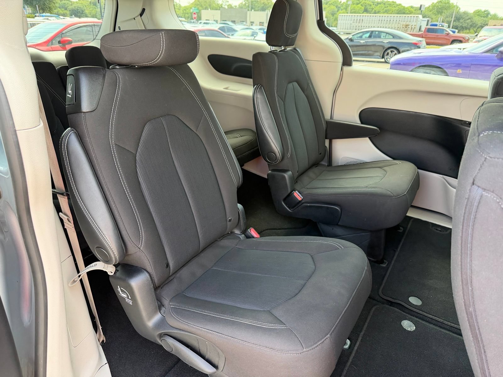 Used 2023 Chrysler Voyager LX FWD image 25
