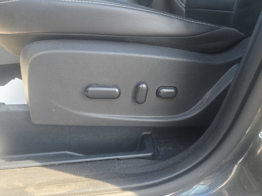 Used 2016 Ford Escape Titanium w/ Equipment Group 301A AWD/4WD image 16