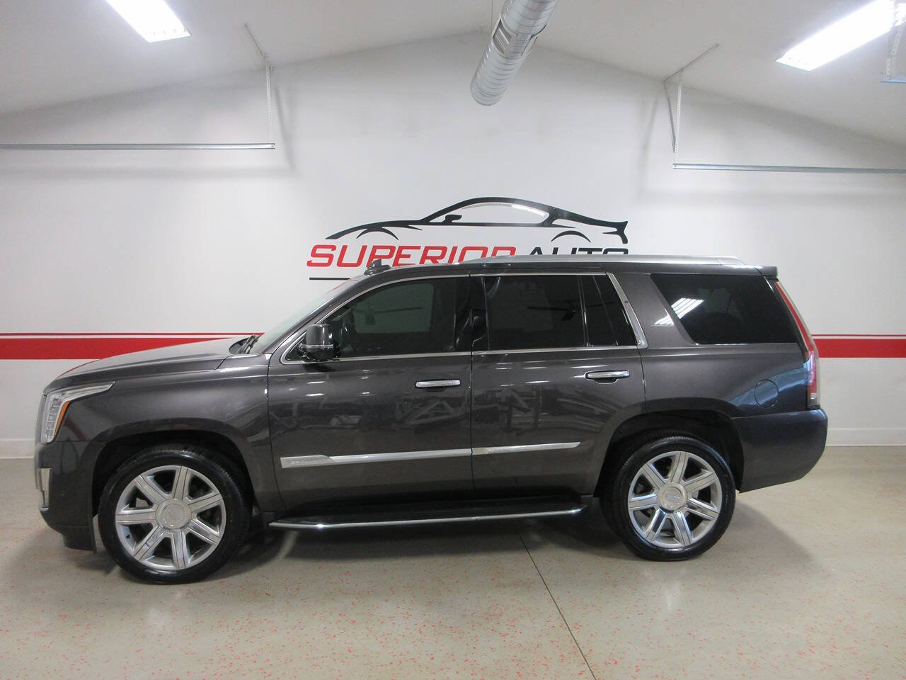 Used 2017 Cadillac Escalade Luxury AWD/4WD image 2