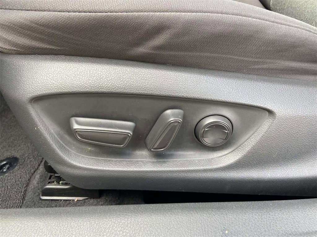 Used 2019 Toyota Camry LE image 14