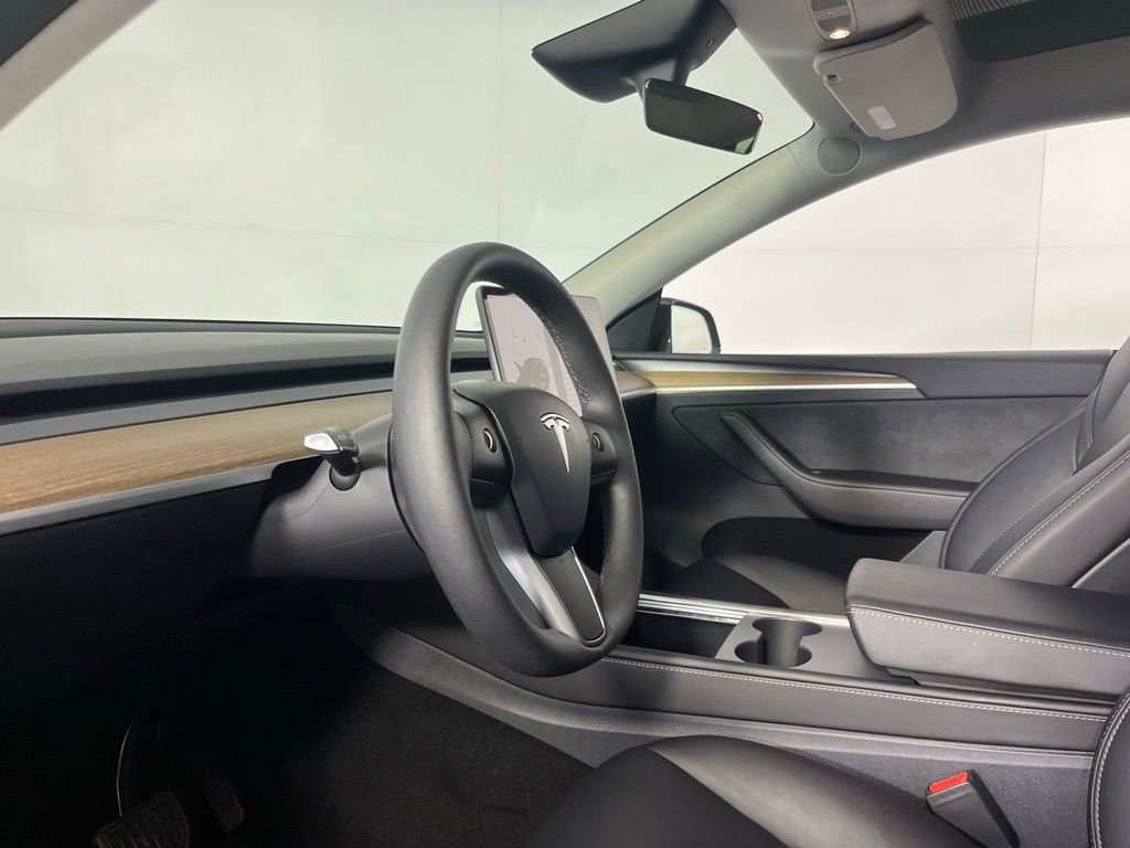 Used 2025 Tesla Model Y Long Range image 18