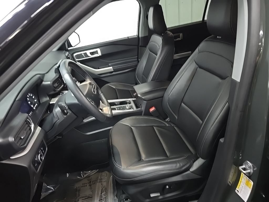 Used 2024 Ford Explorer XLT w/ Equipment Group 202A AWD/4WD image 35
