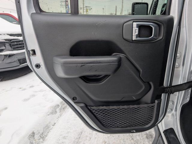 Used 2022 Jeep Gladiator Willys image 14