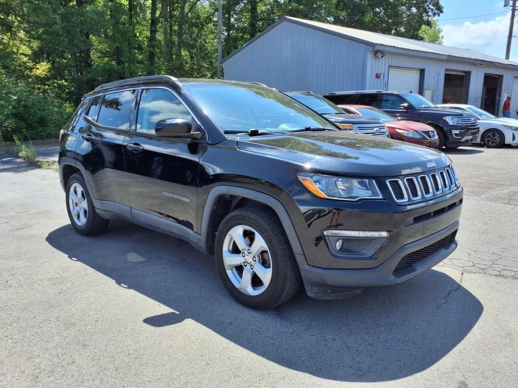 Used 2017 Jeep Compass Latitude FWD image 6