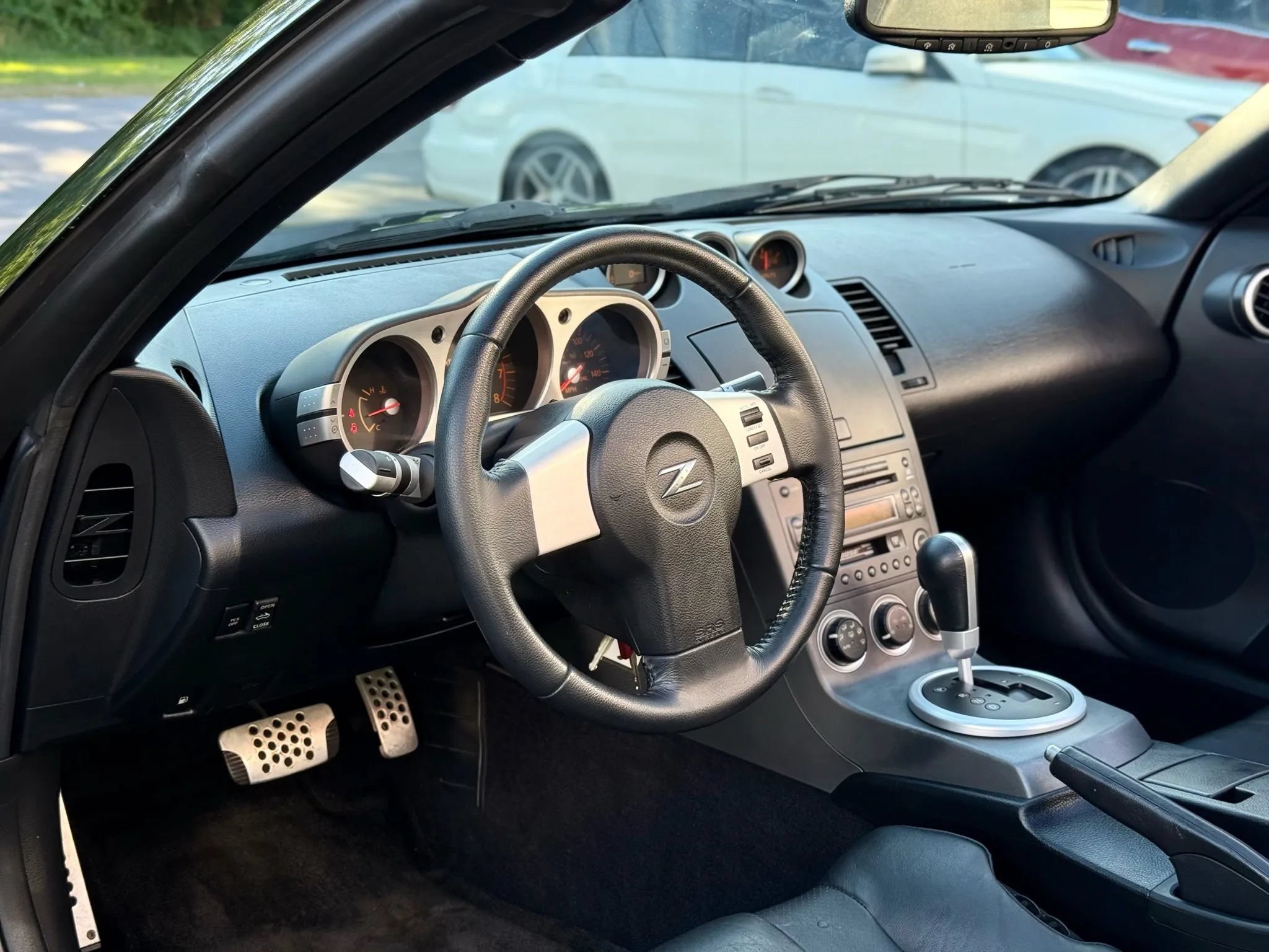 Used 2004 Nissan 350Z Touring RWD image 12