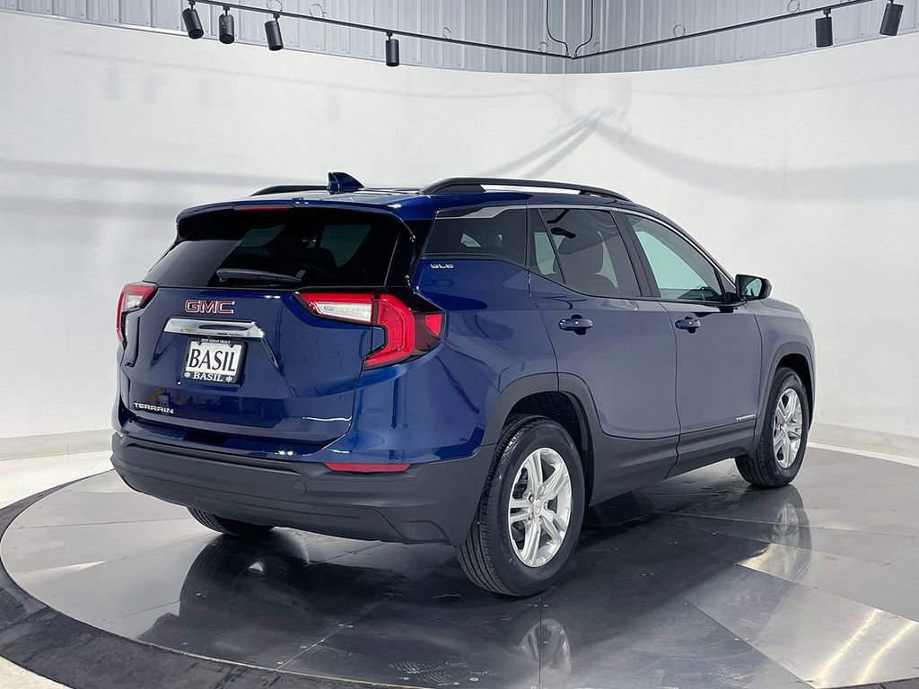 Used 2023 GMC Terrain SLE w/ Driver Convenience Package image 11