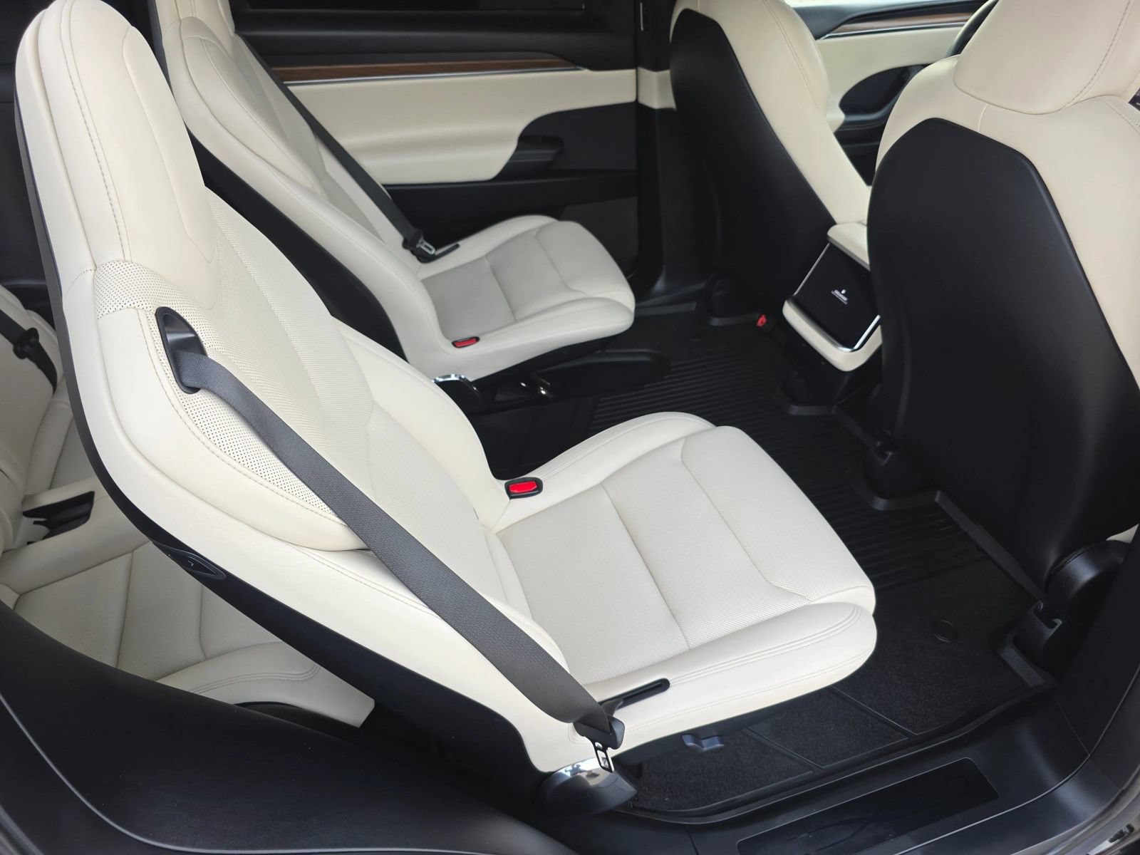 Used 2023 Tesla Model X AWD/4WD image 28