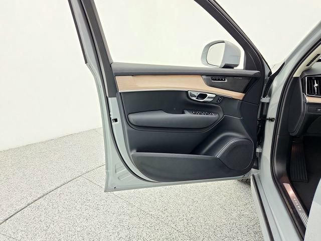 New 2026 Volvo XC90 B6 Plus w/ Protection Package Premier image 23