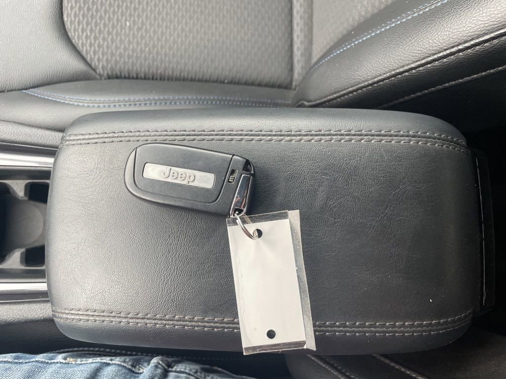 Used 2024 Jeep Compass Latitude image 18