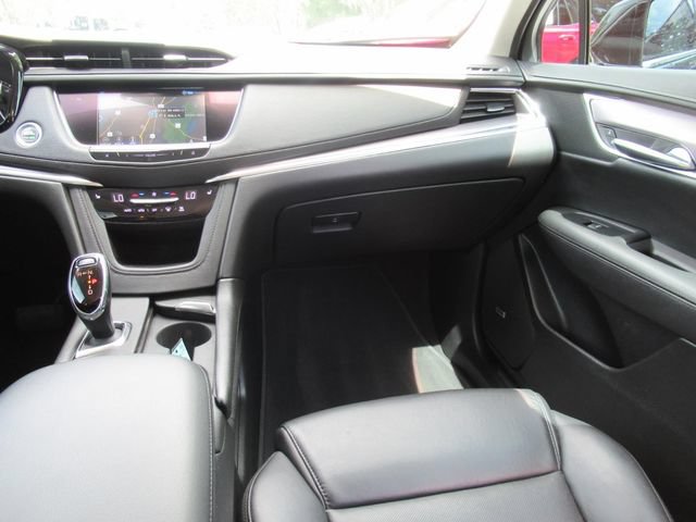 Used 2018 Cadillac XT5 Luxury w/ Driver Awareness Package AWD/4WD image 13