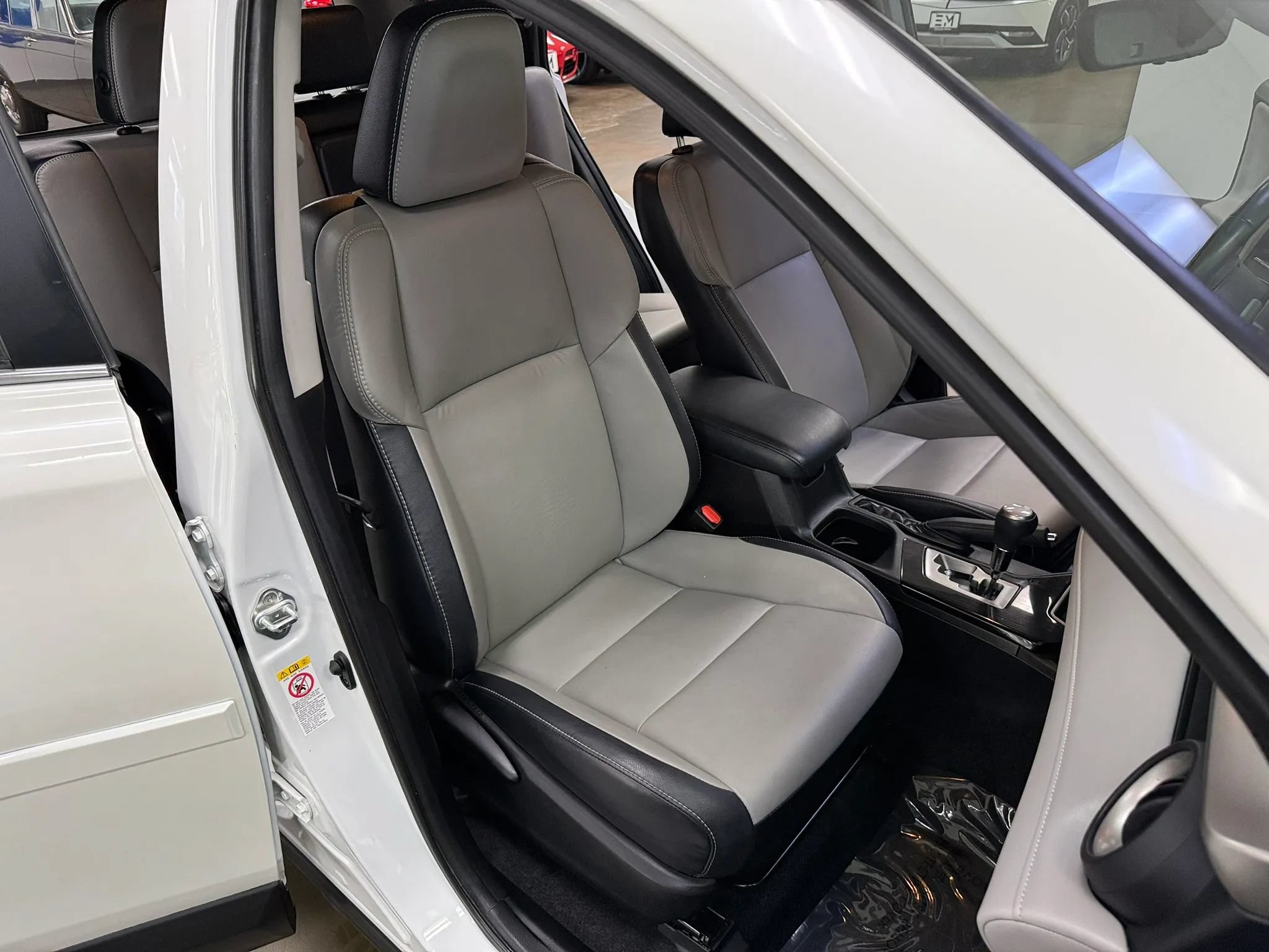 Used 2018 Toyota RAV4 Limited w/ Advanced Technology Package AWD/4WD image 14