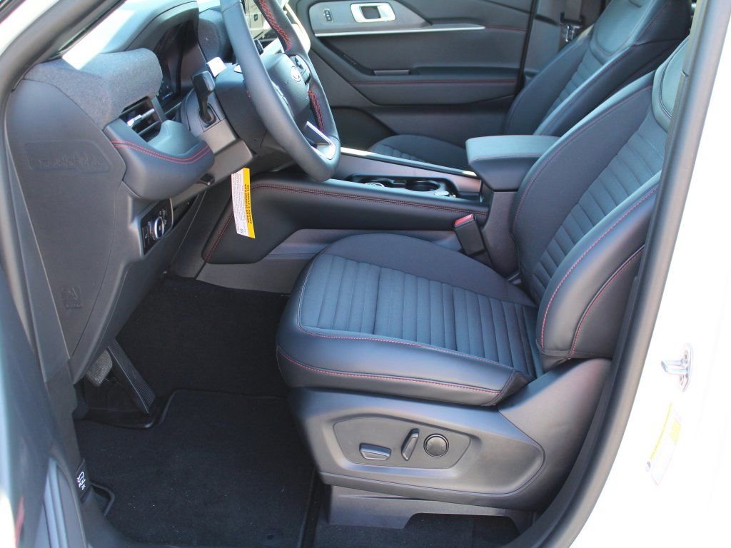 New 2026 Ford Explorer ST-Line w/ ST-Line Street Pack image 3
