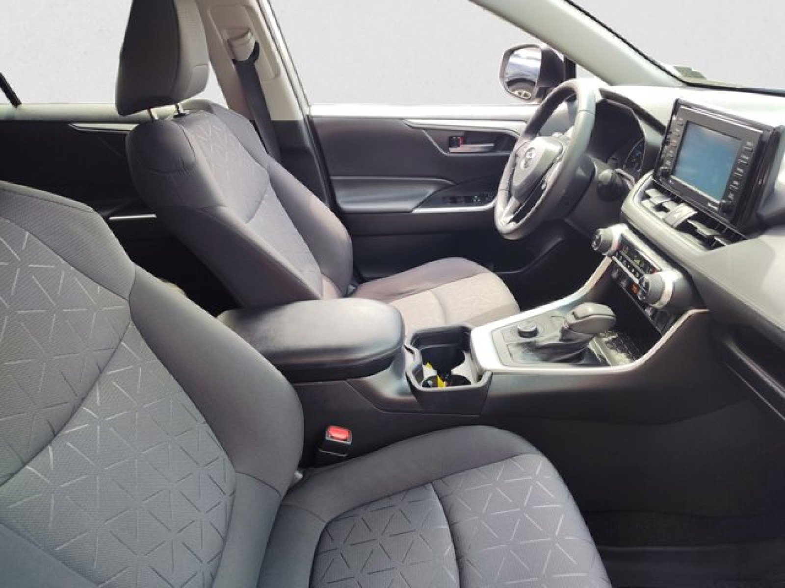 Used 2021 Toyota RAV4 XLE Premium image 19