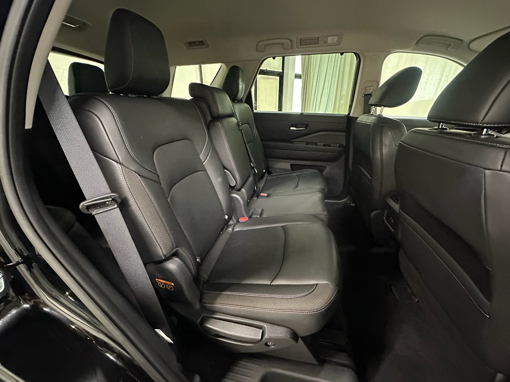 Used 2025 Nissan Pathfinder SL AWD/4WD image 20