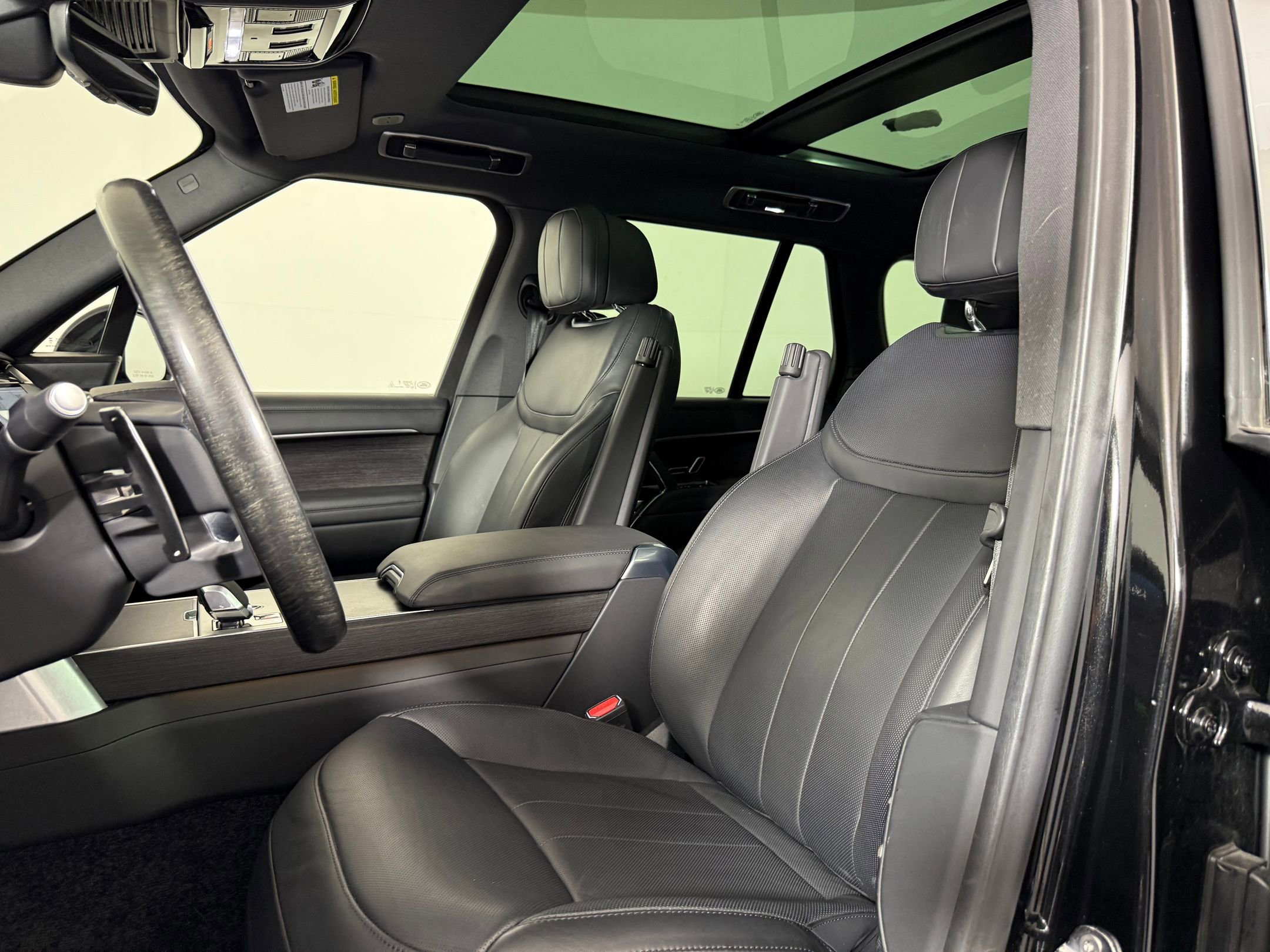 Used 2024 Land Rover Range Rover SE AWD/4WD image 6