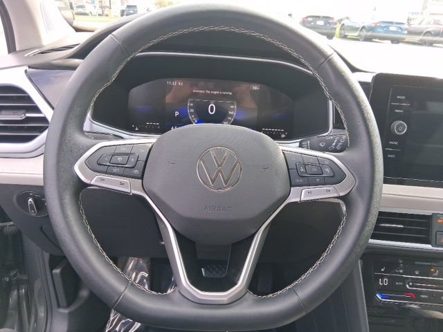 Used 2025 Volkswagen Taos SE image 18