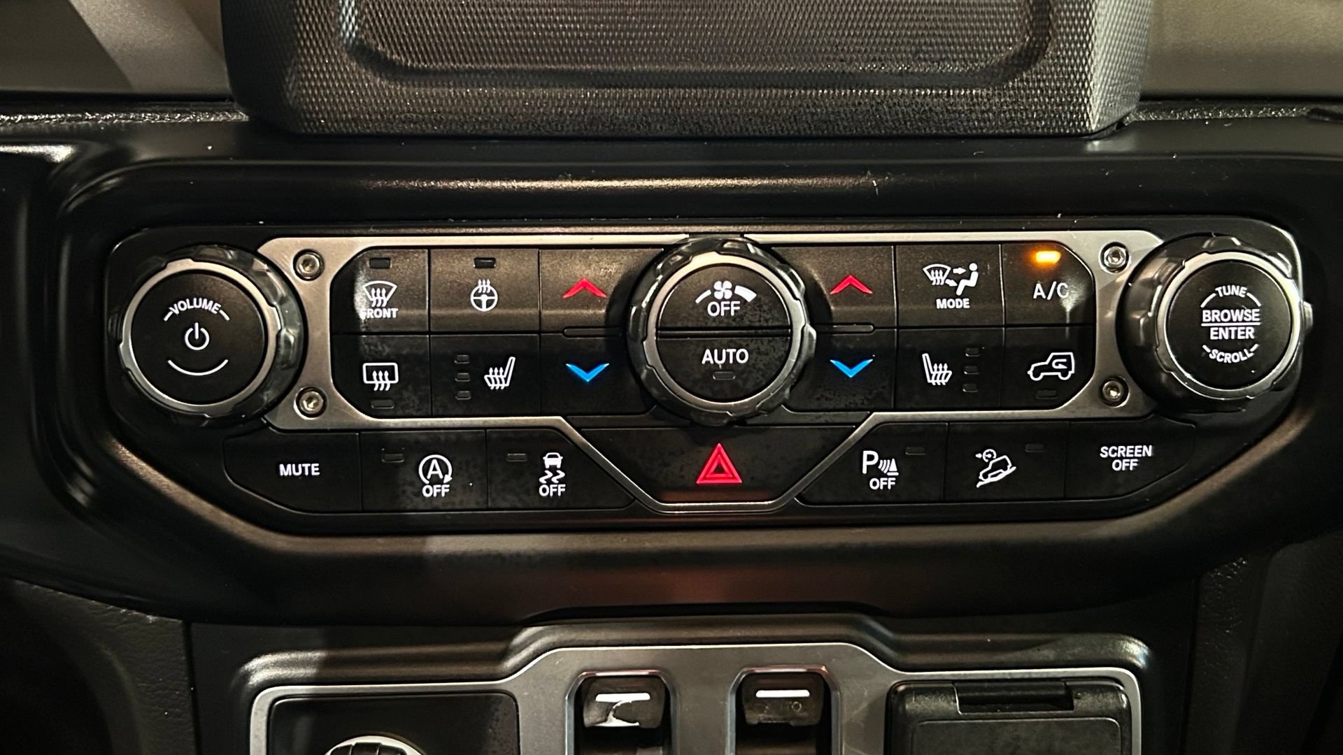 Used 2019 Jeep Wrangler Sport AWD/4WD image 70