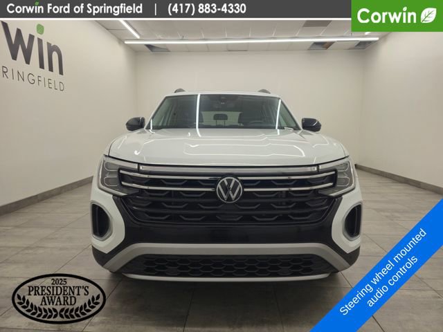 Used 2024 Volkswagen Atlas Peak Edition SE AWD/4WD image 7