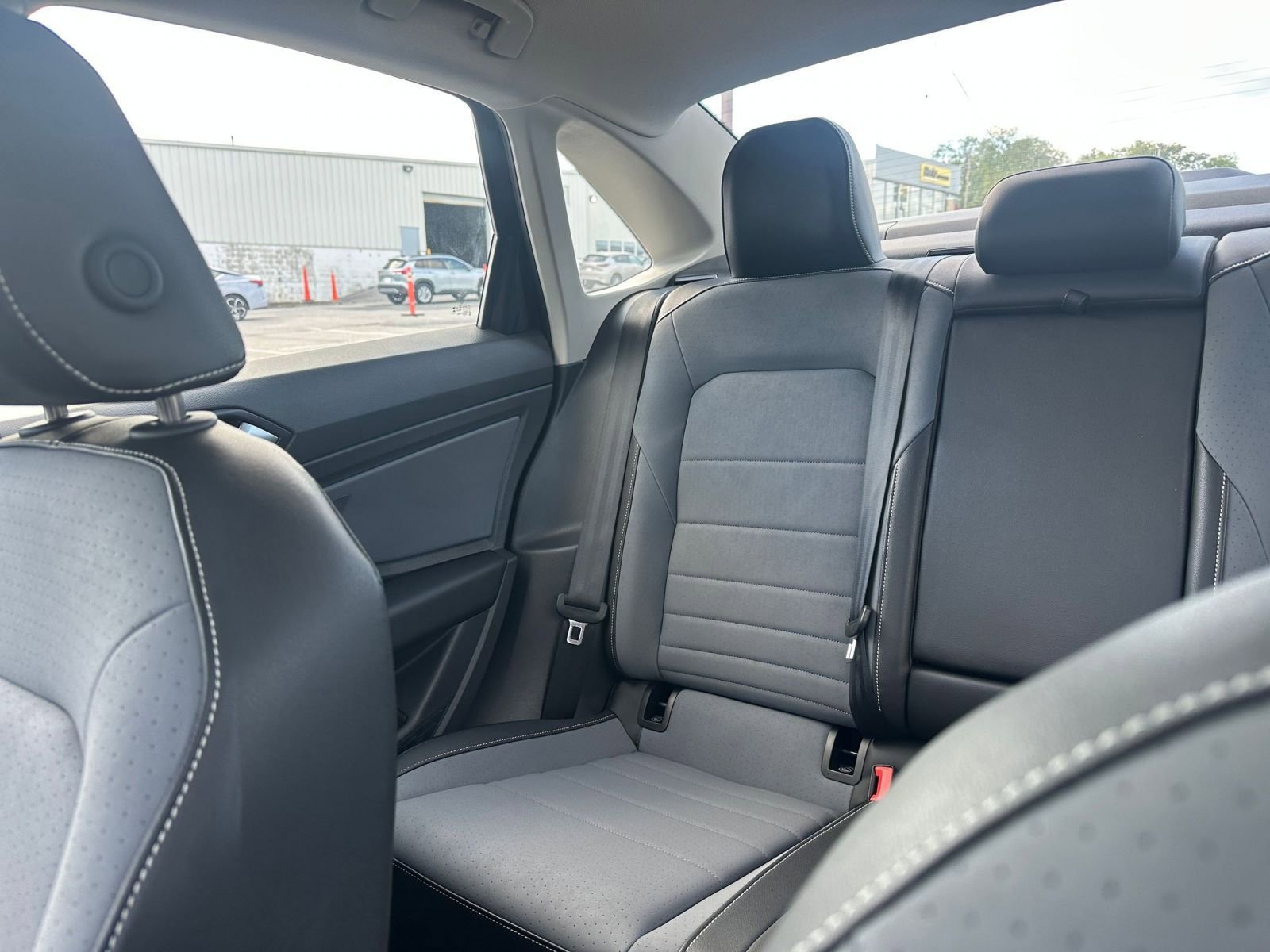 Used 2025 Volkswagen Jetta SE image 38