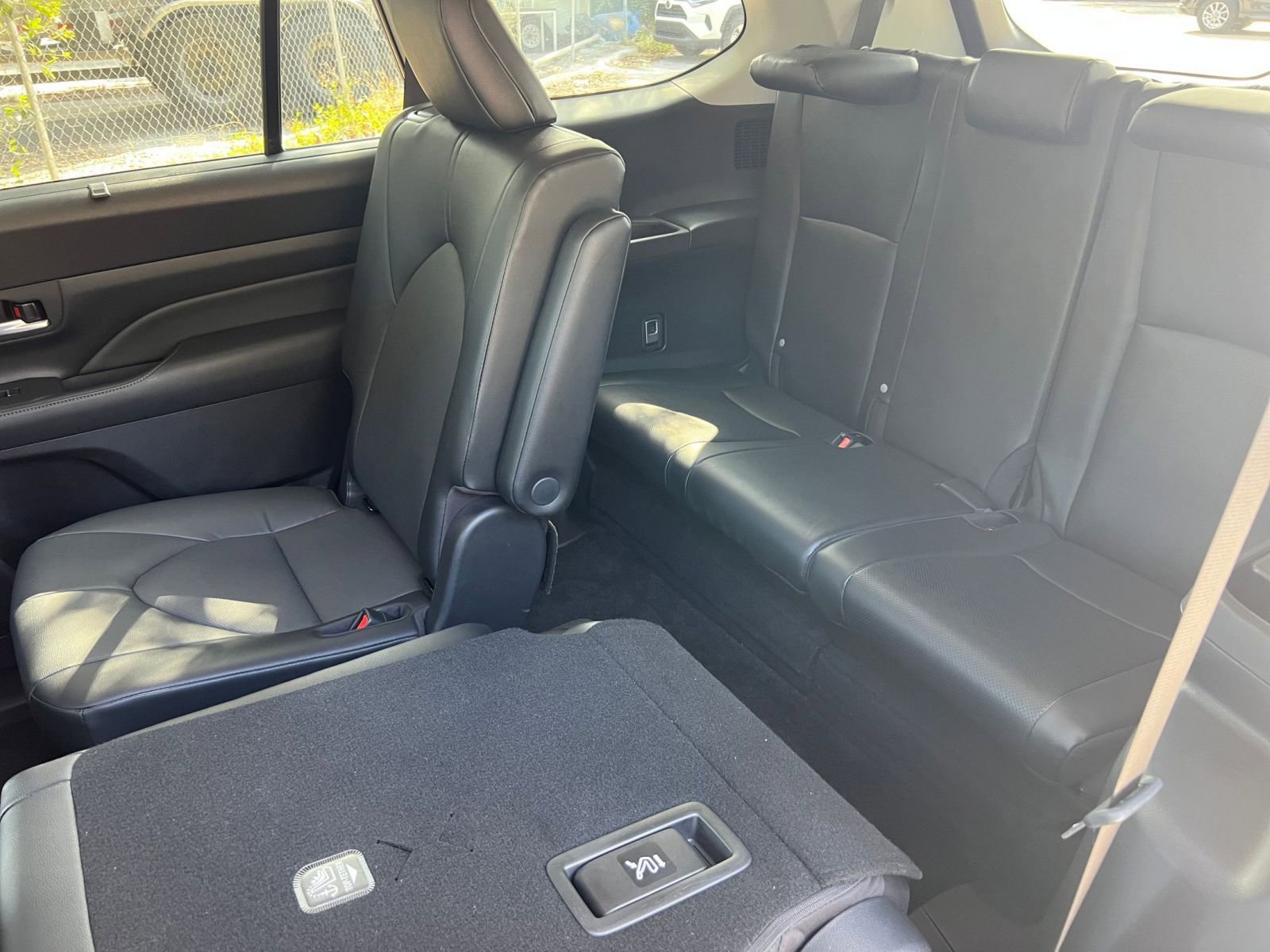 Used 2025 Toyota Grand Highlander FWD image 32