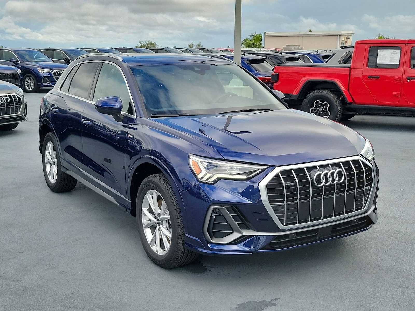 New 2025 Audi Q3 2.0T Premium image 8