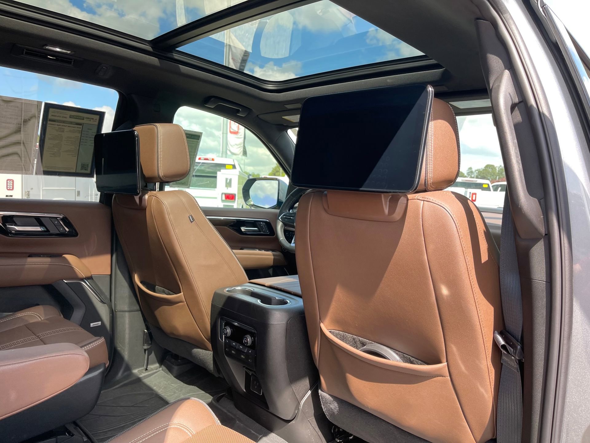 Used 2025 Chevrolet Tahoe High Country image 26