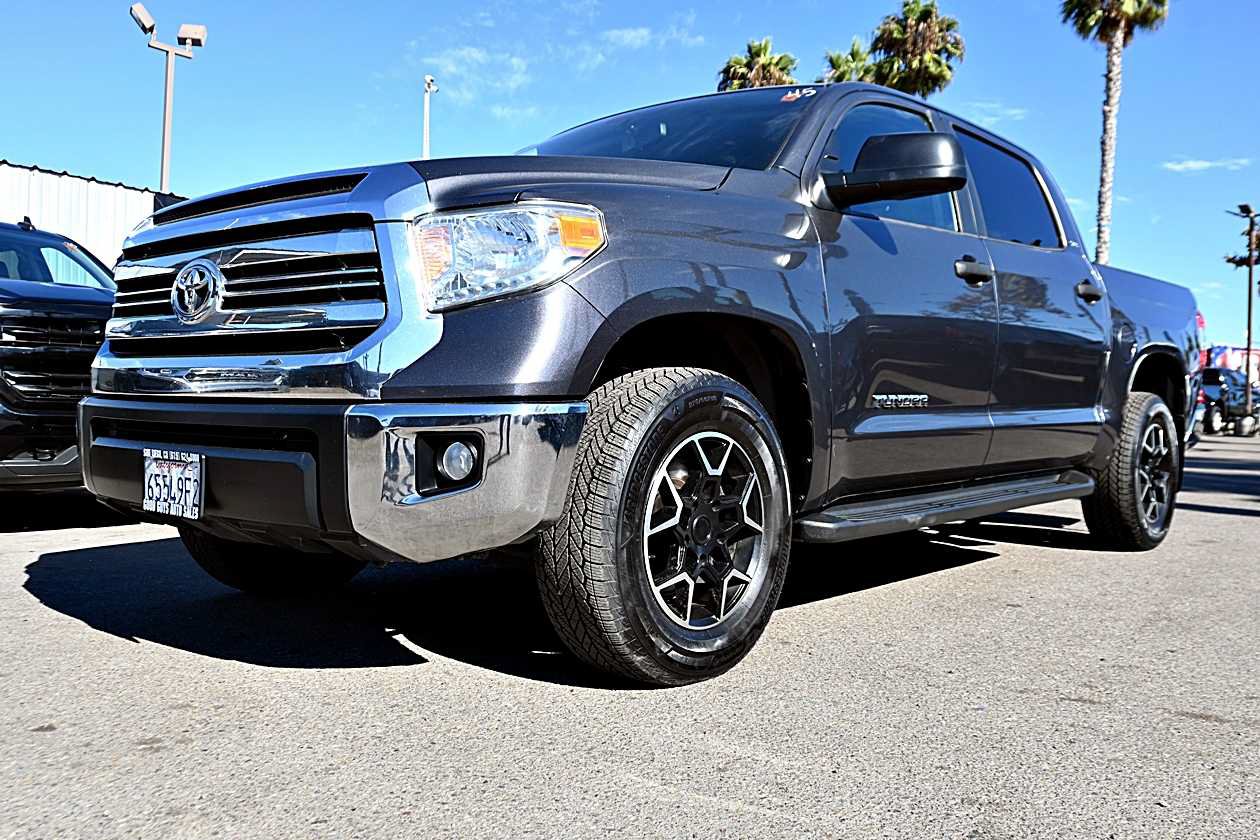 Used 2017 Toyota Tundra SR5 w/ SR5 Upgrade Package RWD image 1