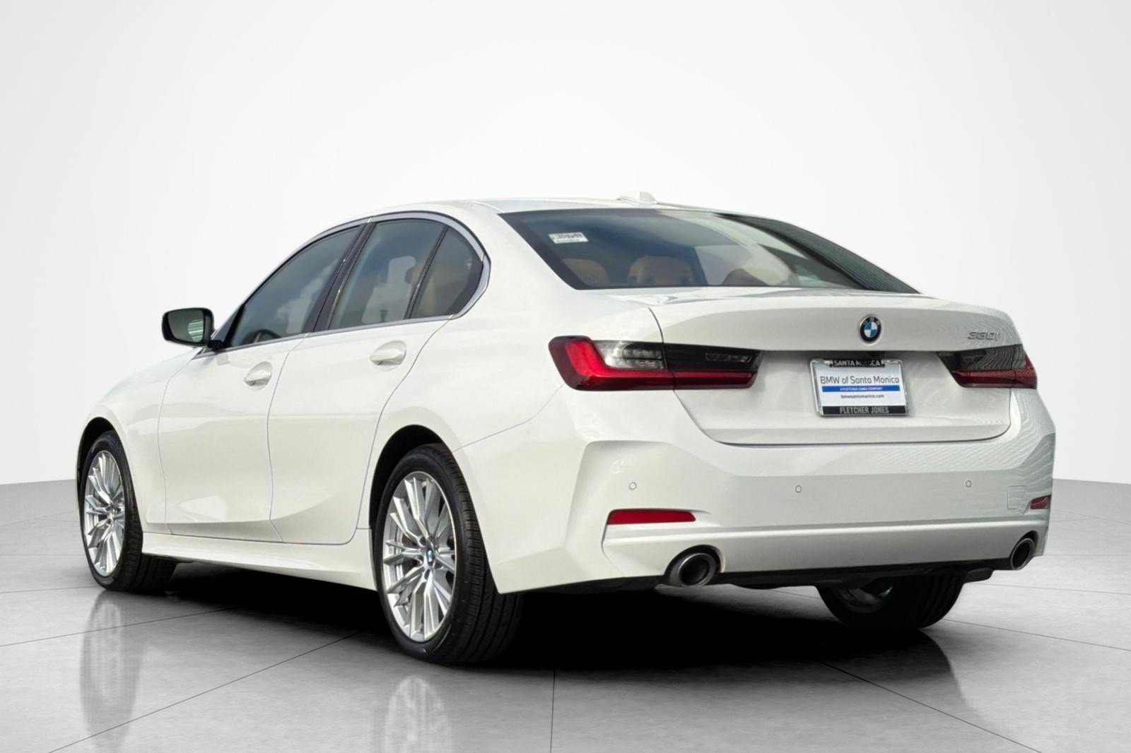 Used 2024 BMW 330i Sedan w/ Convenience Package RWD image 3