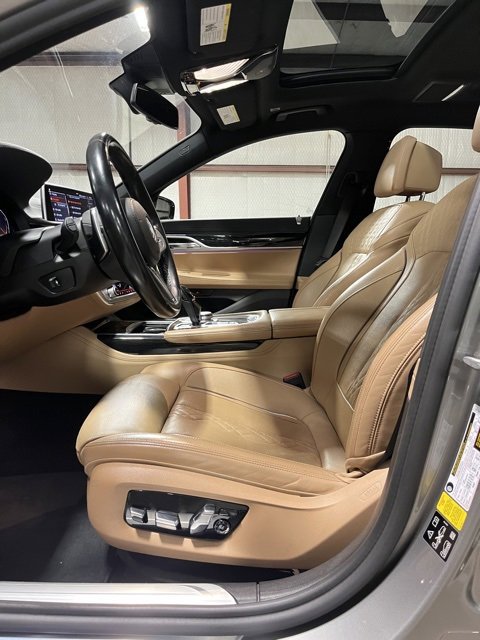 Used 2021 BMW 750i xDrive w/ M Sport Package image 12