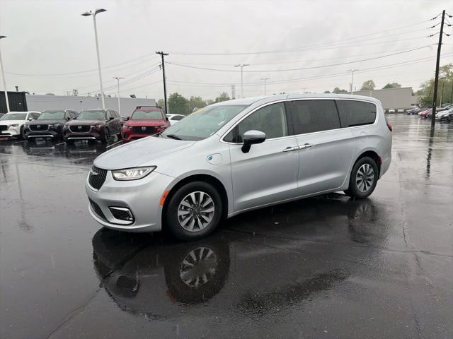 Used 2023 Chrysler Pacifica Touring-L FWD image 18