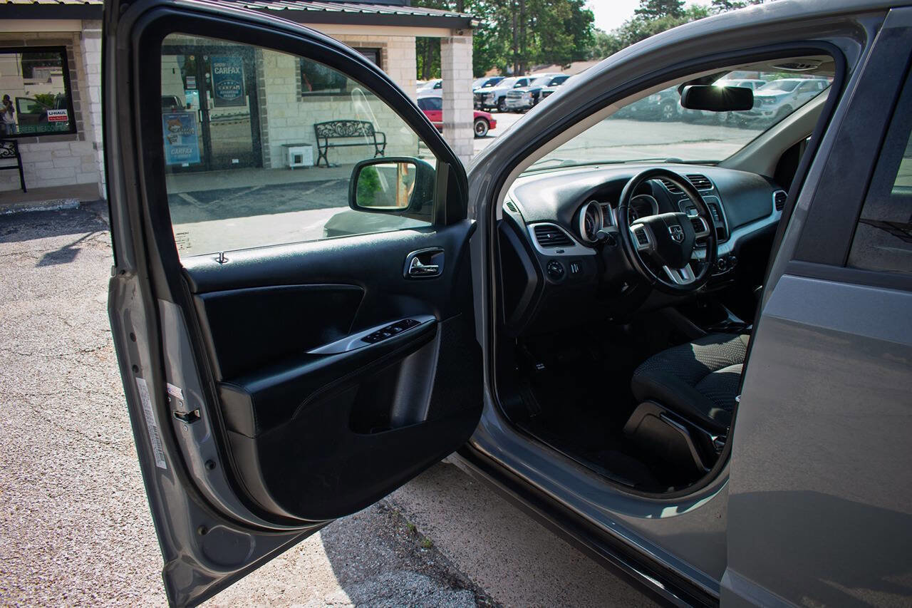 Used 2019 Dodge Journey SE w/ Connectivity Group FWD image 10