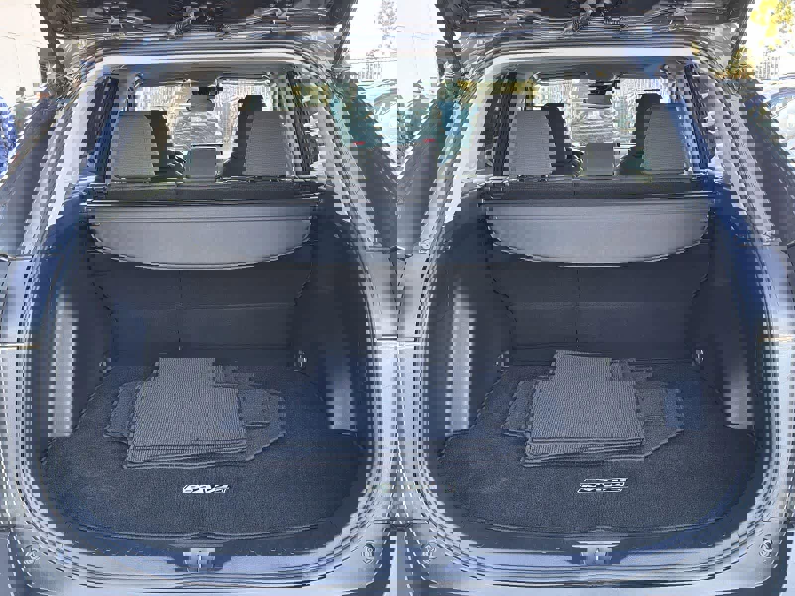 Used 2020 Toyota RAV4 XLE image 32