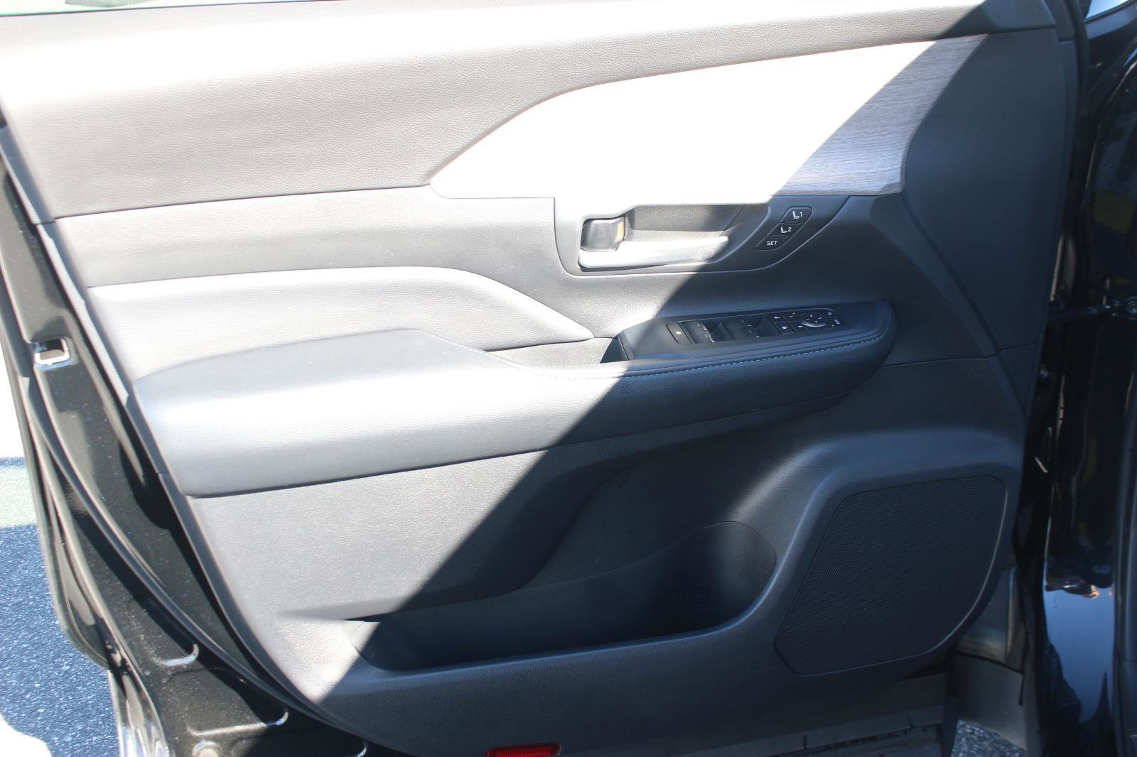 Used 2024 Toyota Grand Highlander Limited image 14