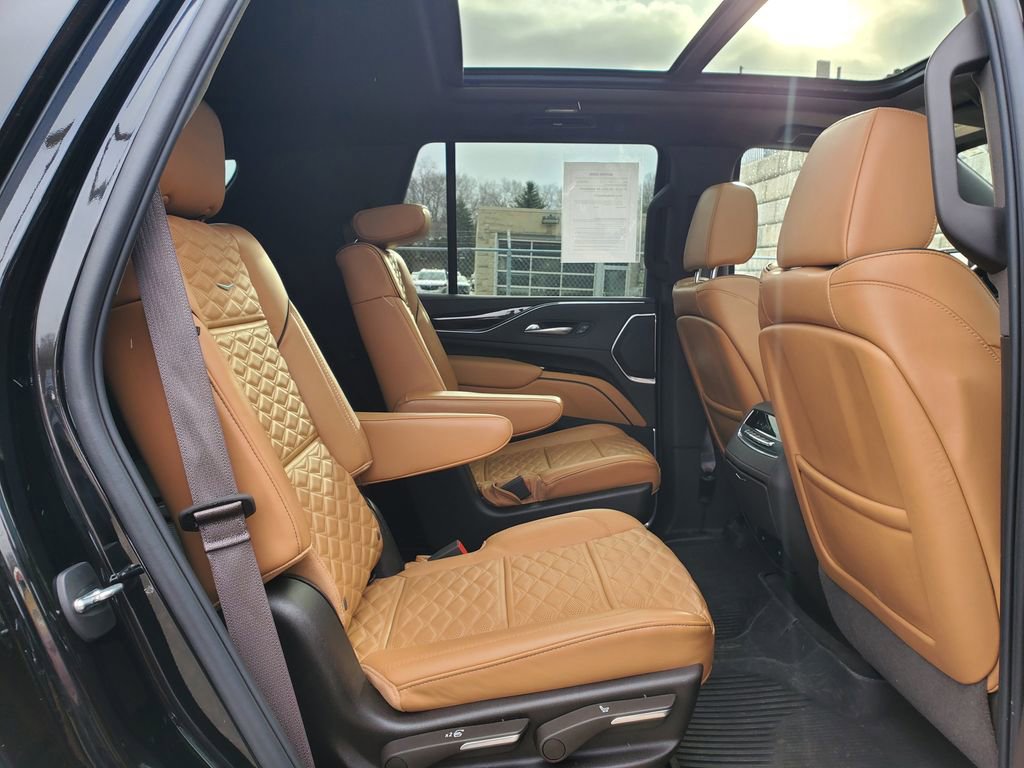 Used 2024 Cadillac Escalade Sport w/ LPO, ONYX Package image 42