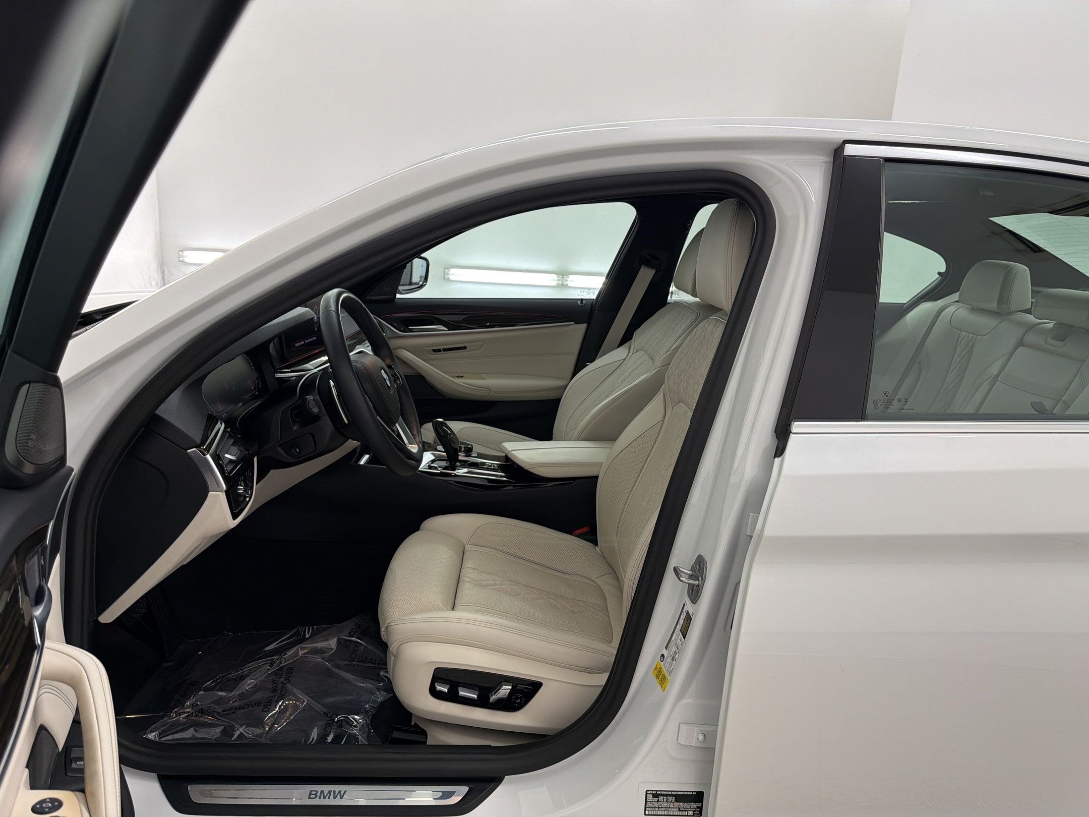 Used 2023 BMW 540i w/ Executive Package RWD image 5