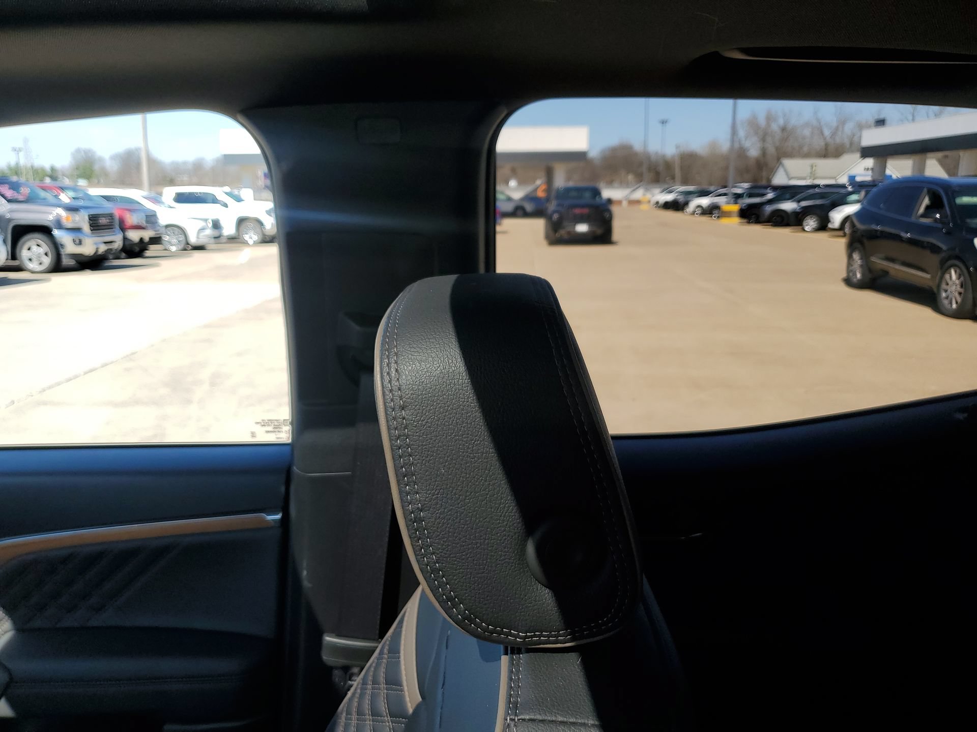 Used 2025 GMC Canyon Denali AWD/4WD image 12