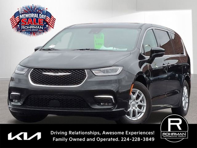 Used 2024 Chrysler Pacifica Touring-L FWD image 1