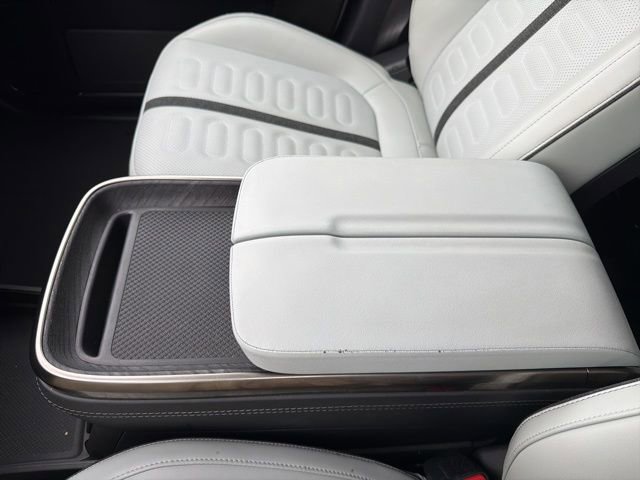 Used 2024 Rivian R1S Adventure image 59