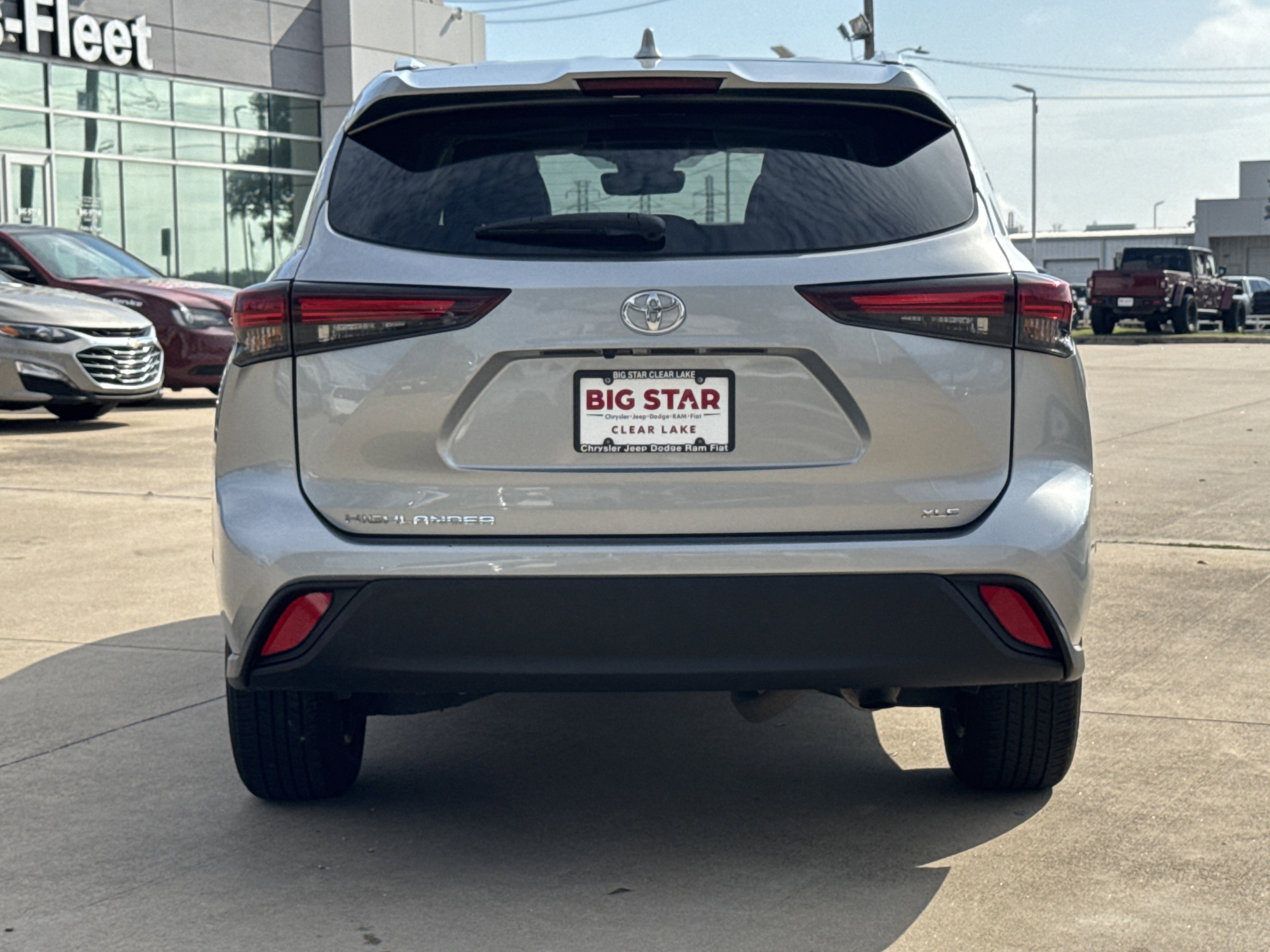 Used 2024 Toyota Highlander LE image 10