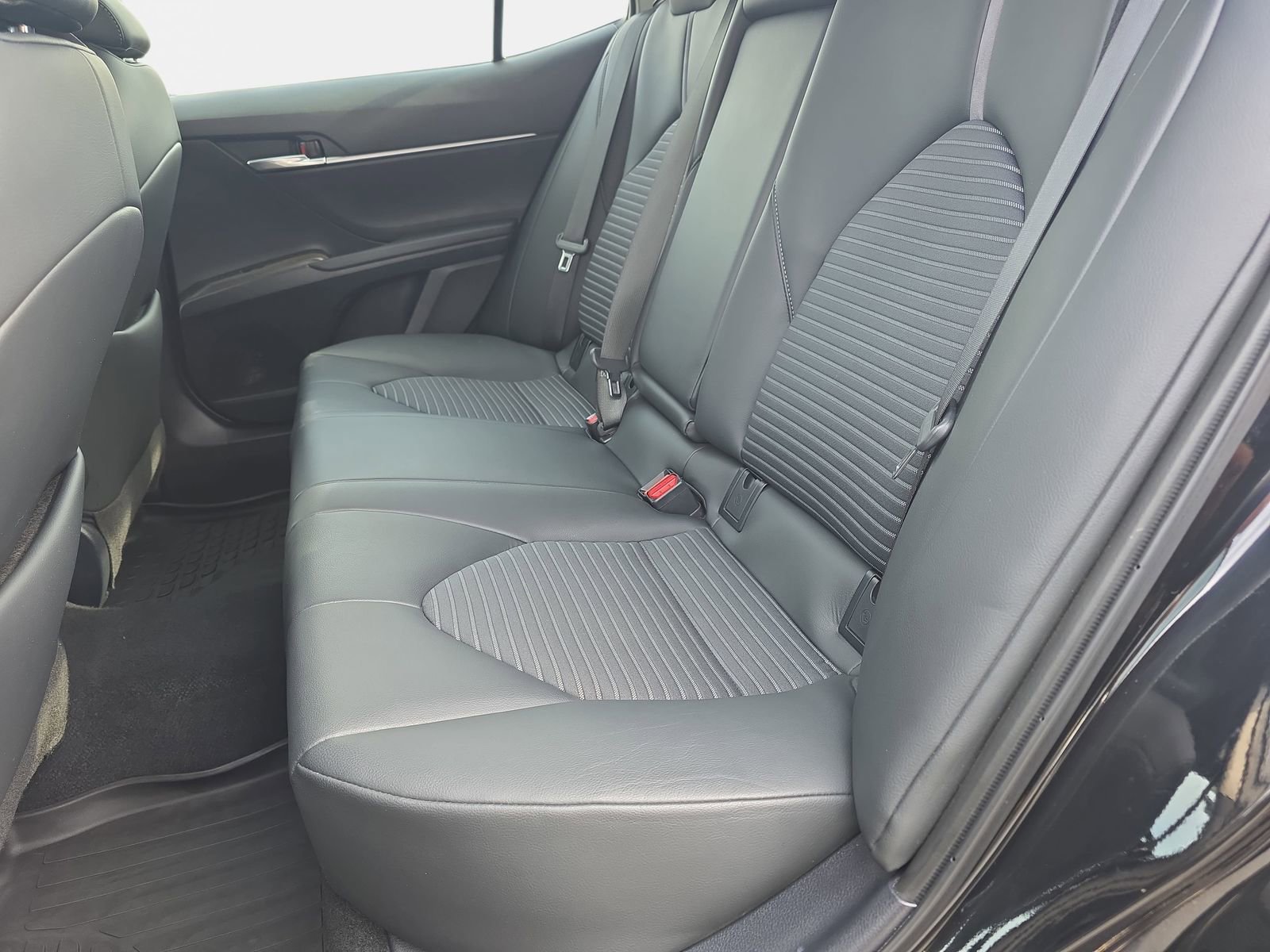 Used 2023 Toyota Camry SE image 13