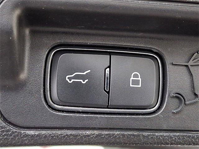 Used 2020 Ford Explorer Limited image 25