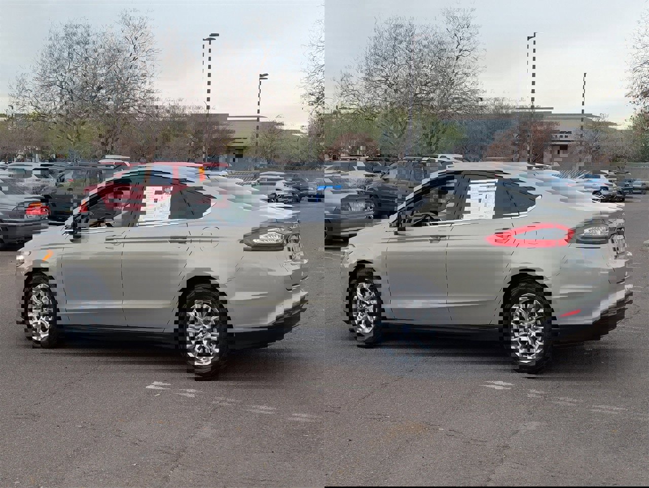 Used 2015 Ford Fusion S image 4