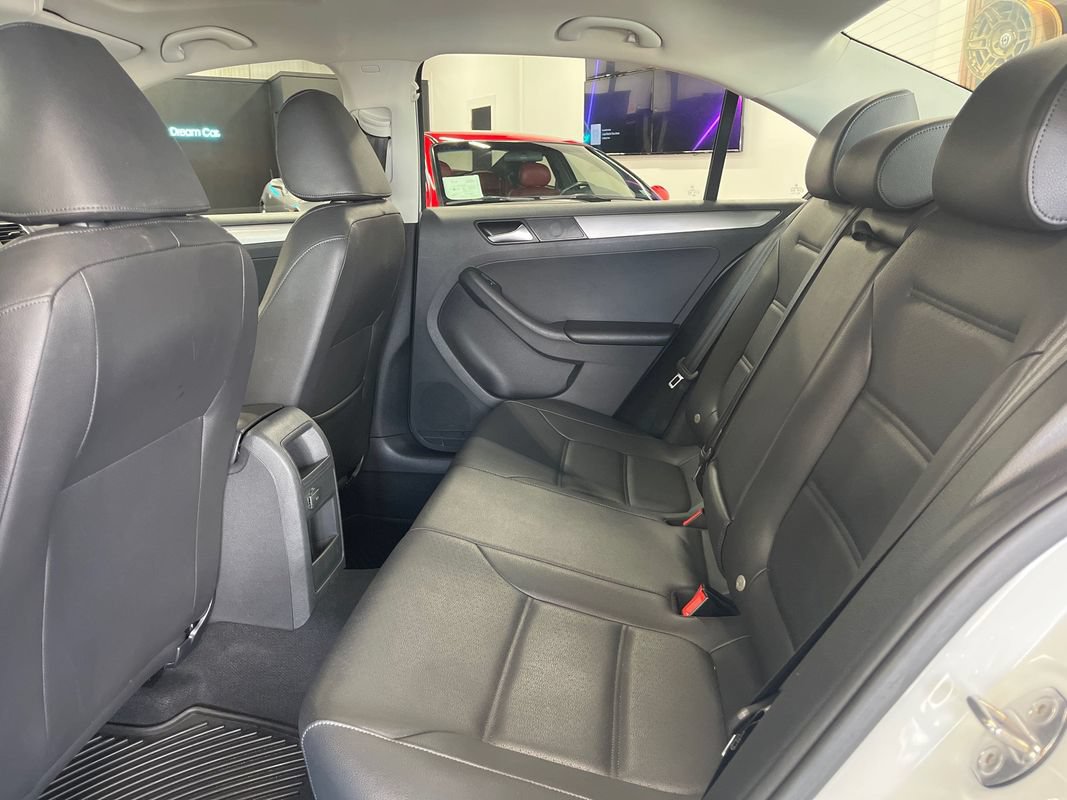 Used 2017 Volkswagen Jetta SE FWD image 42